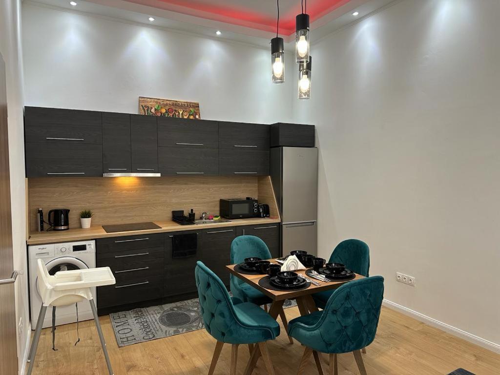 Lizu Apartmant Budapest Bagian luar foto
